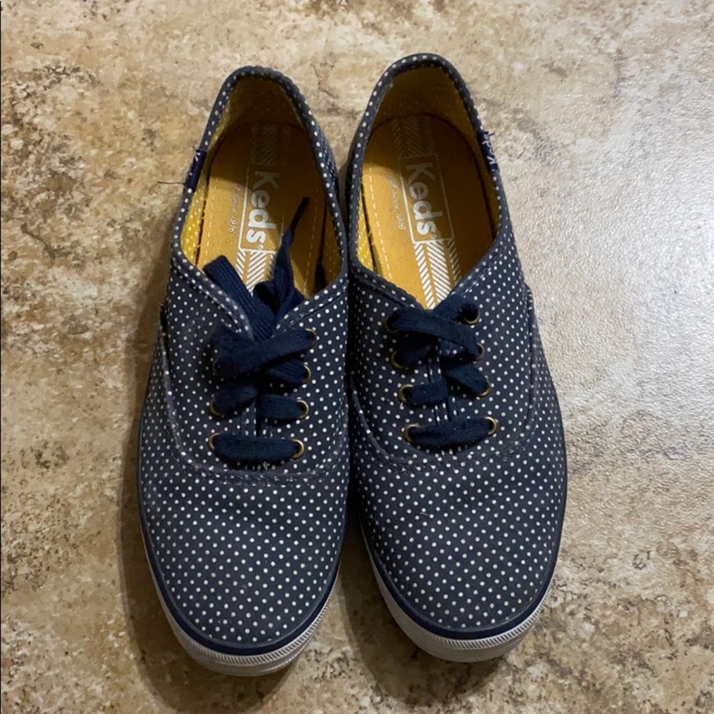 Keds in Navy w polka dots